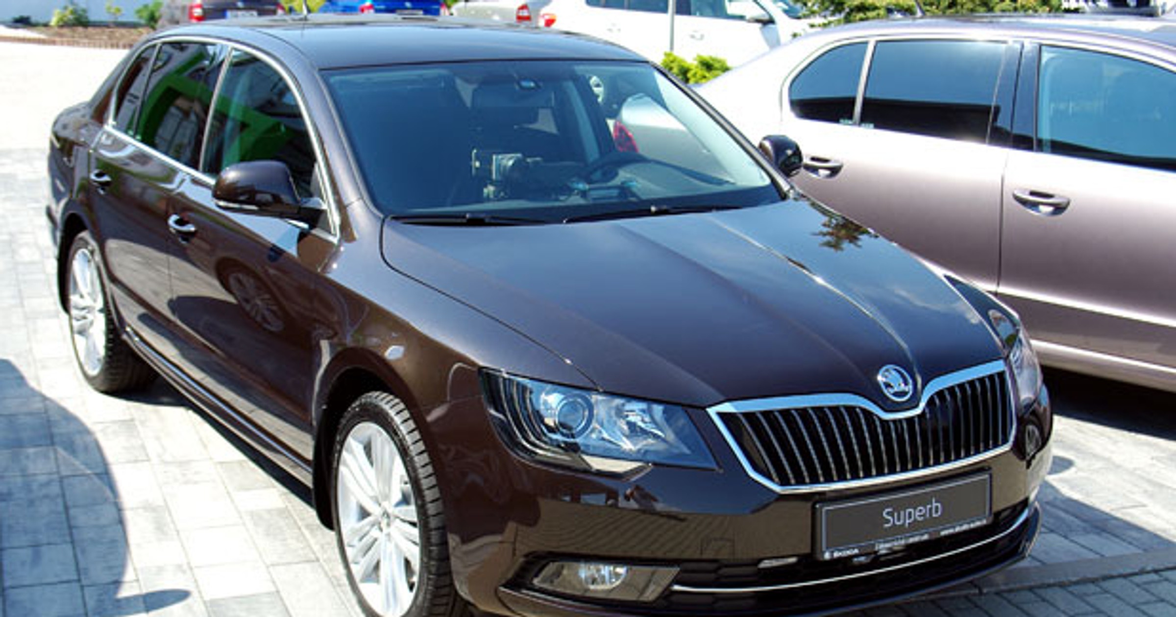Nieoznakowana Skoda Superb w służbie czeskiej policji