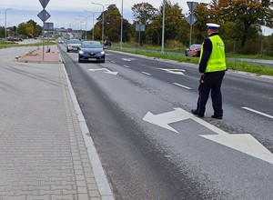 Do 15 punktów karnych i mandat 300 zł. Kierowcy łamią ten przepis nagminnie
