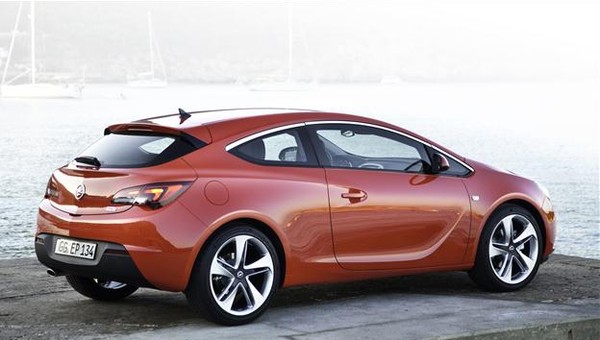 Astra GTC - Sportowy Opel z Polski