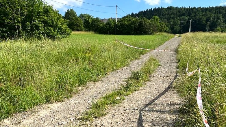 Pocisk na drodze szutrowej pod Nowym Sączem
