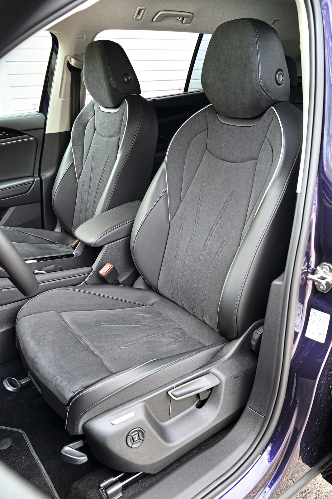 ...to w Volkswagenie z przodu siedzi się nieco wygodniej.