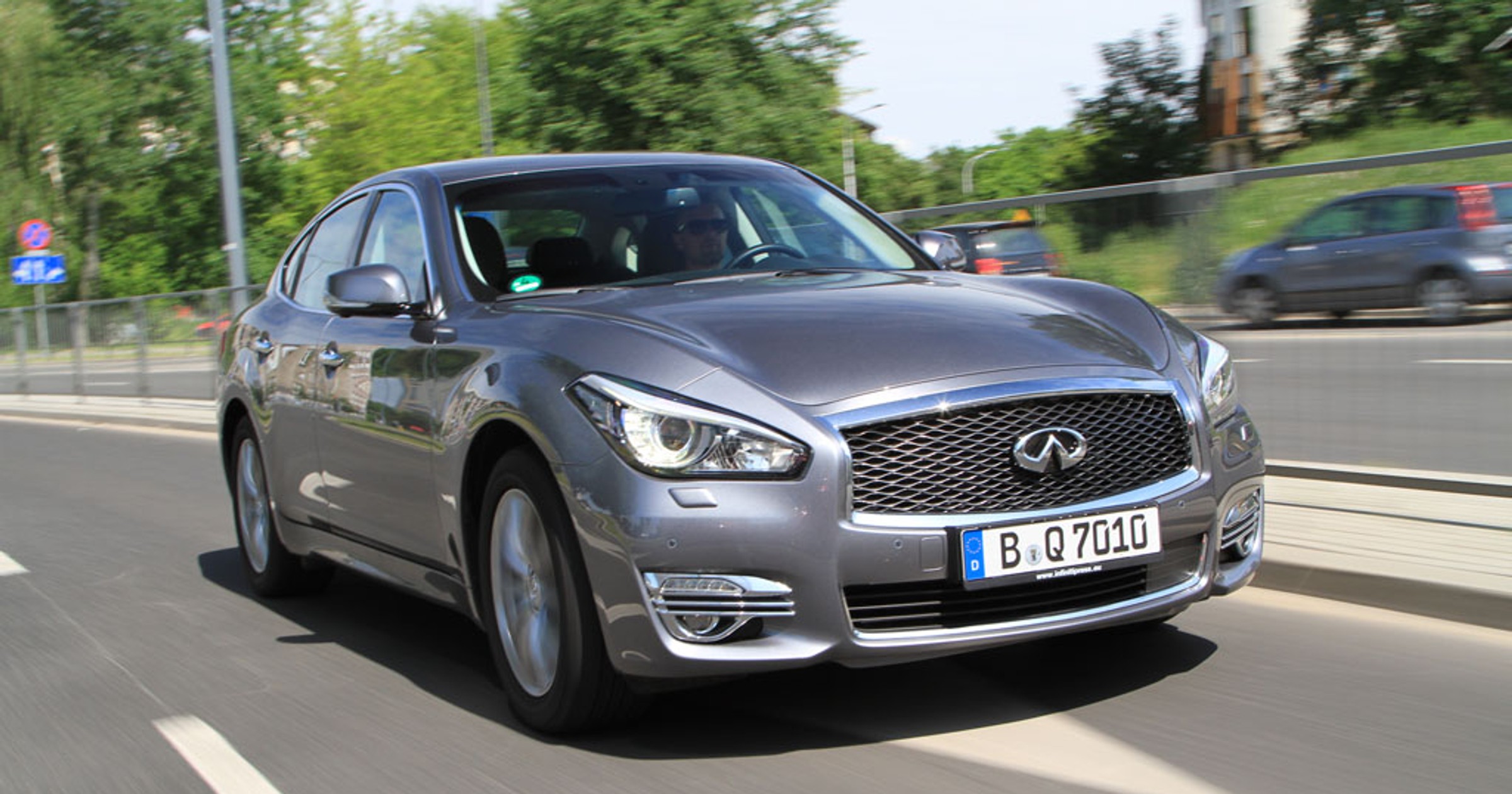 Infiniti Q70 Hybrid - stylowe, szybkie i oszczędne