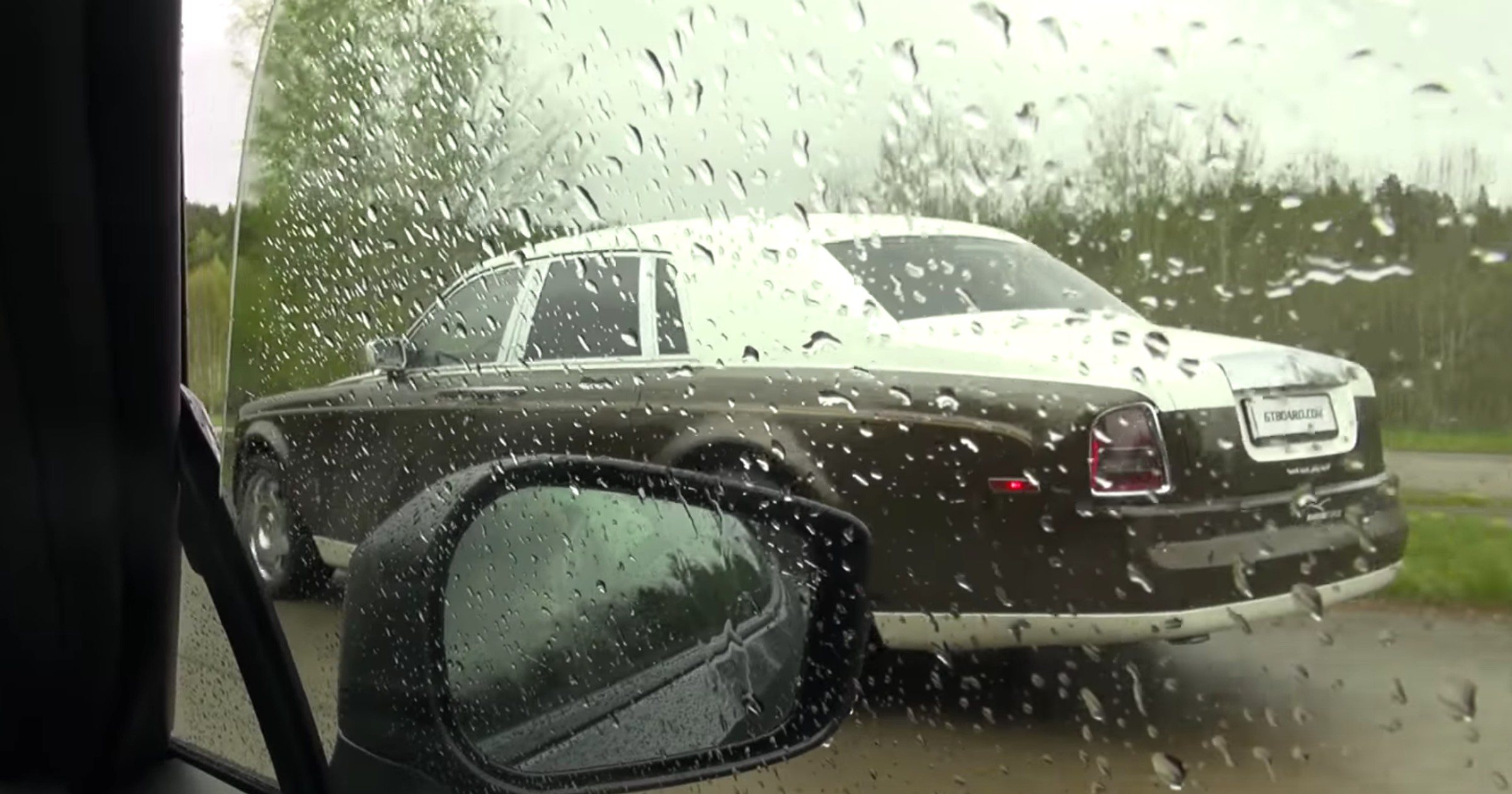 Toyota GT86 vs Rolls-Royce Phantom