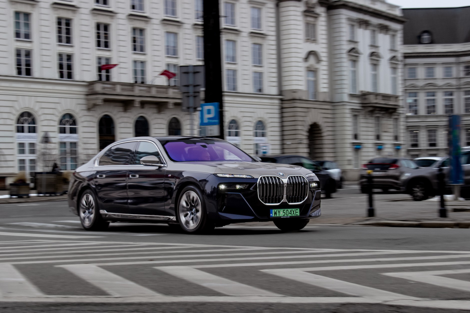 BMW i7