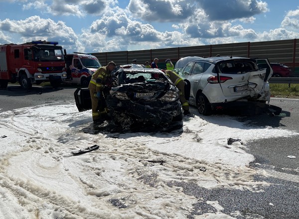 Poważny wypadek na autostradzie A2. Lądował śmigłowiec [ZDJĘCIA]