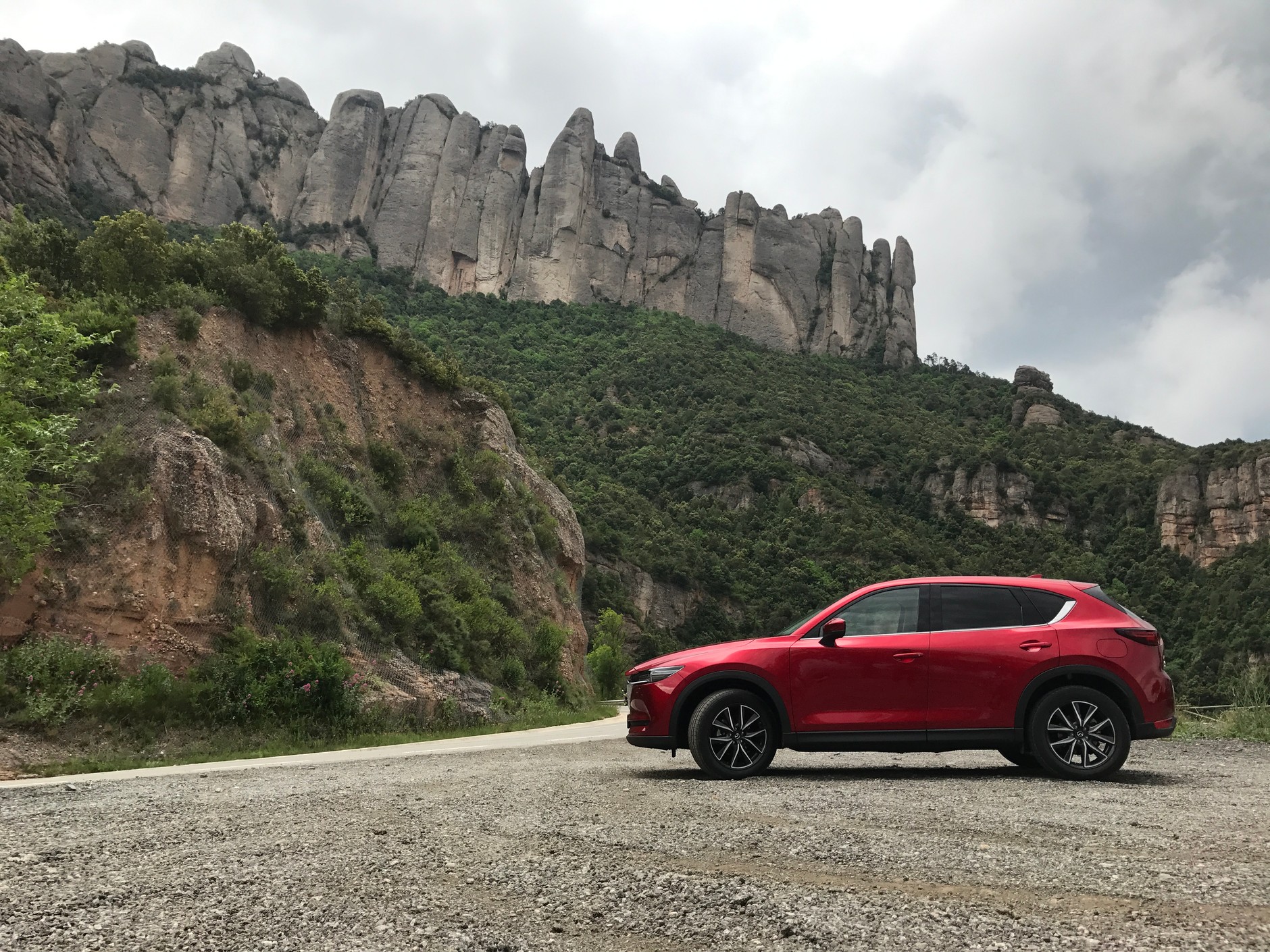 Na krętych górskich drogach nie ma zadyszki. Mocny diesel dobrze sobie radzi