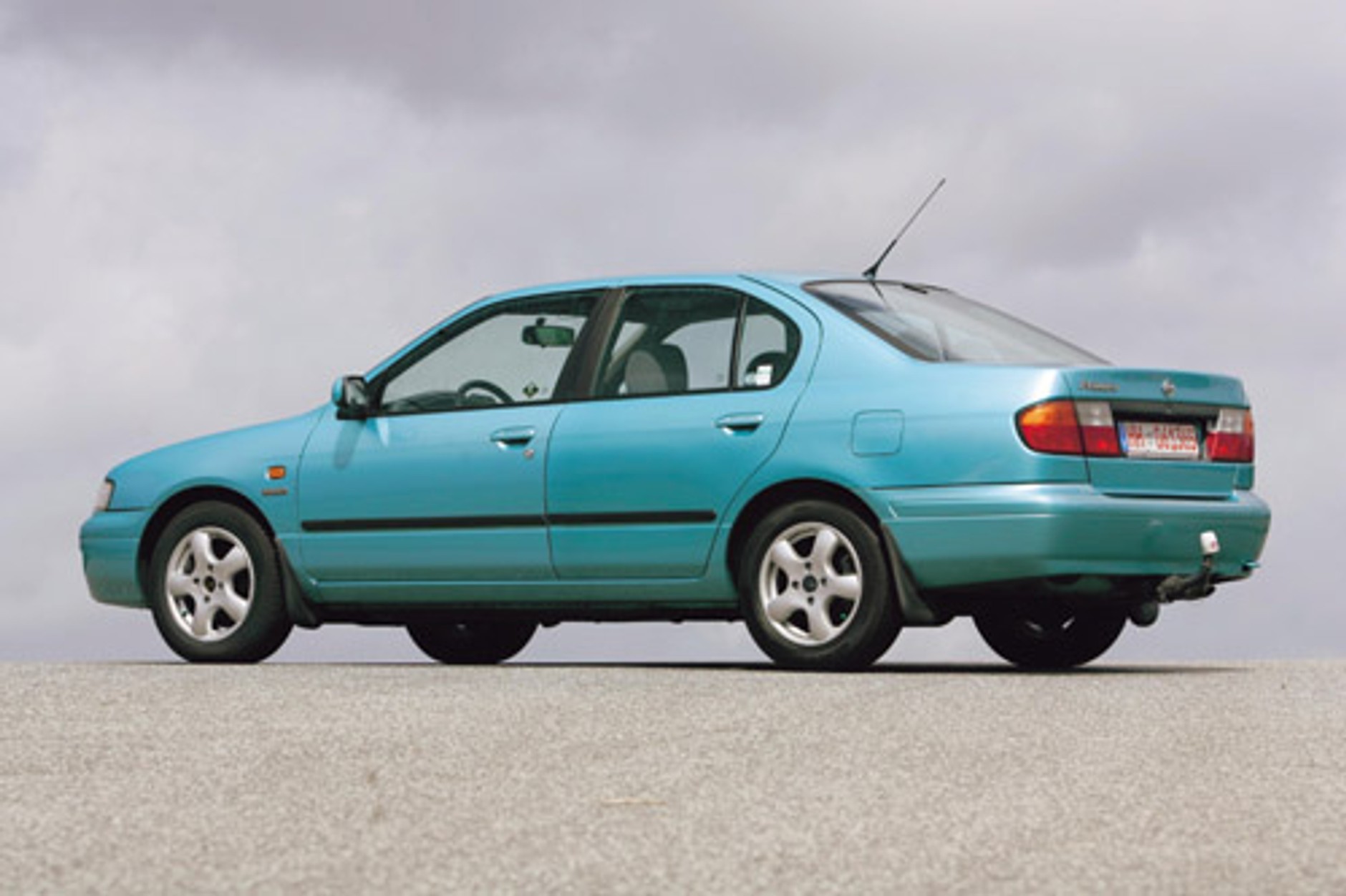 Honda Accord, Mazda 626, Nissan Primera, Toyota Avensis - Mocarze klasy średniej