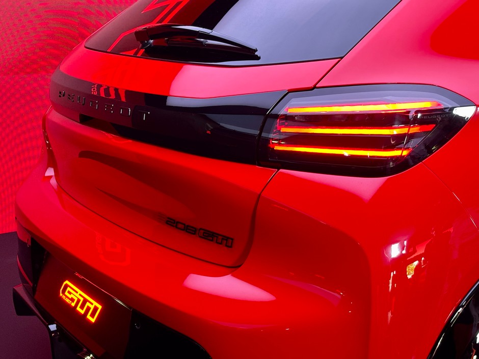 Peugeot e-208 GTi 2025