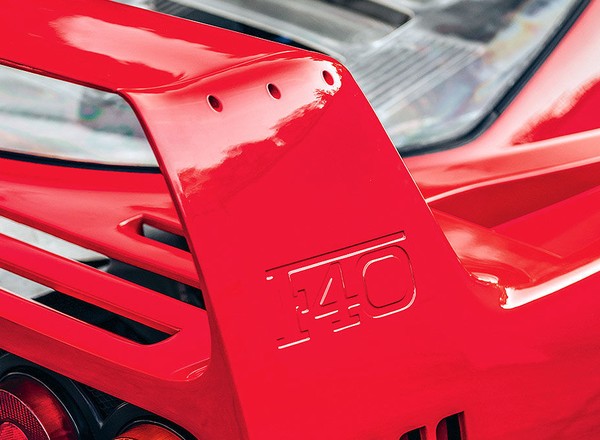 Konferencja premiera z... wyjątkowym Ferrari F40 w tle