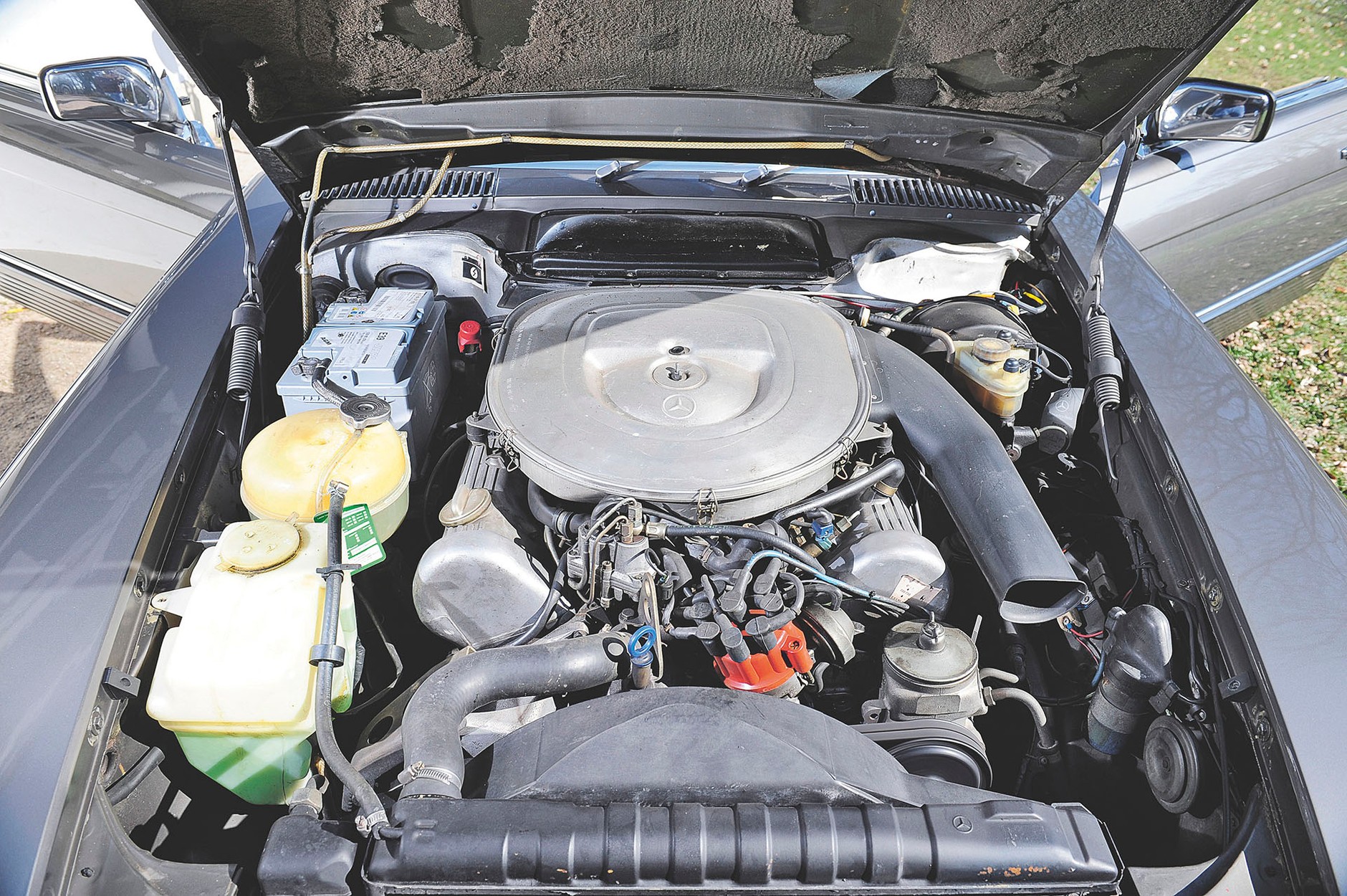 Mercedes SL R107 - ulubieniec szybkich, ale nie wściekłych