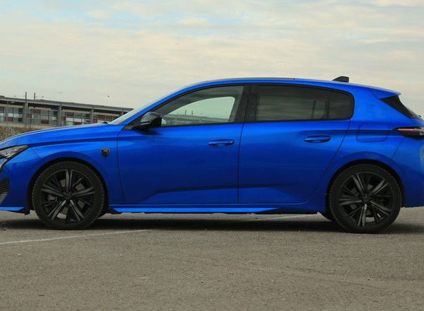 W Peugeotach 308 drzwi mogą otworzyć się podczas jazdy