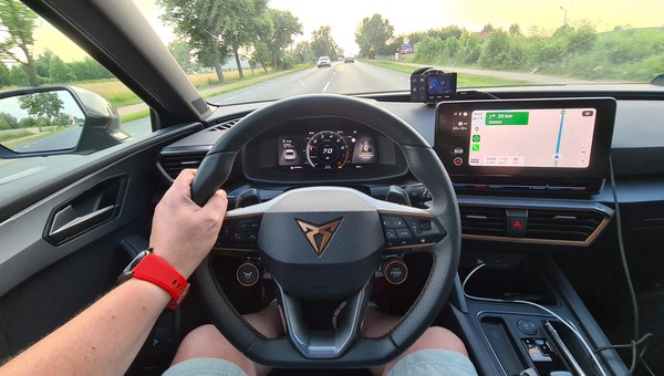 Jeździłem Cuprą Leon o mocy 300 KM. Taki nieoznakowany radiowóz ma grupa Speed z Kępna