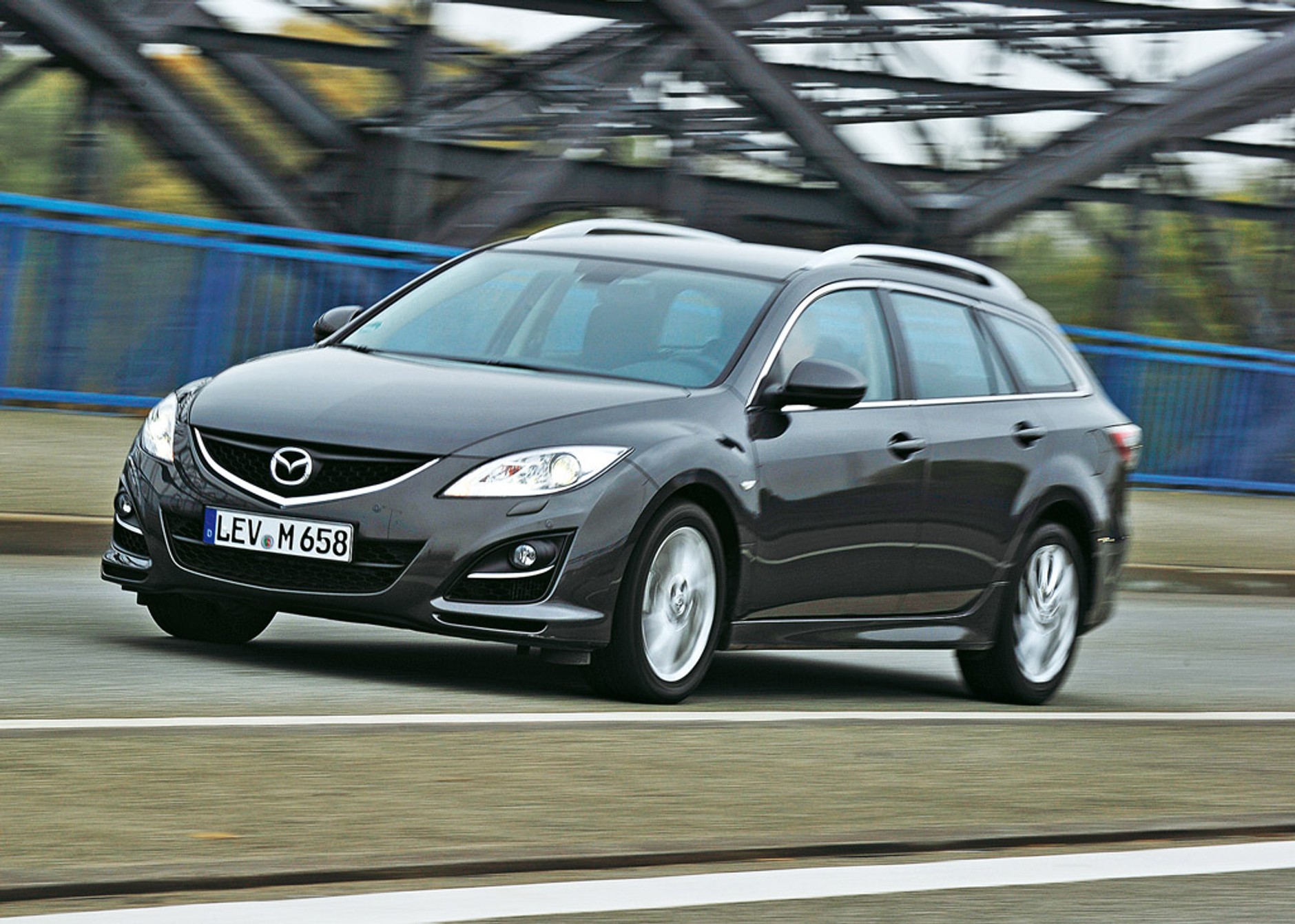 Mazda 6 kontra Skoda Superb i Opel Insignia: czy kombi może być luksusowe?