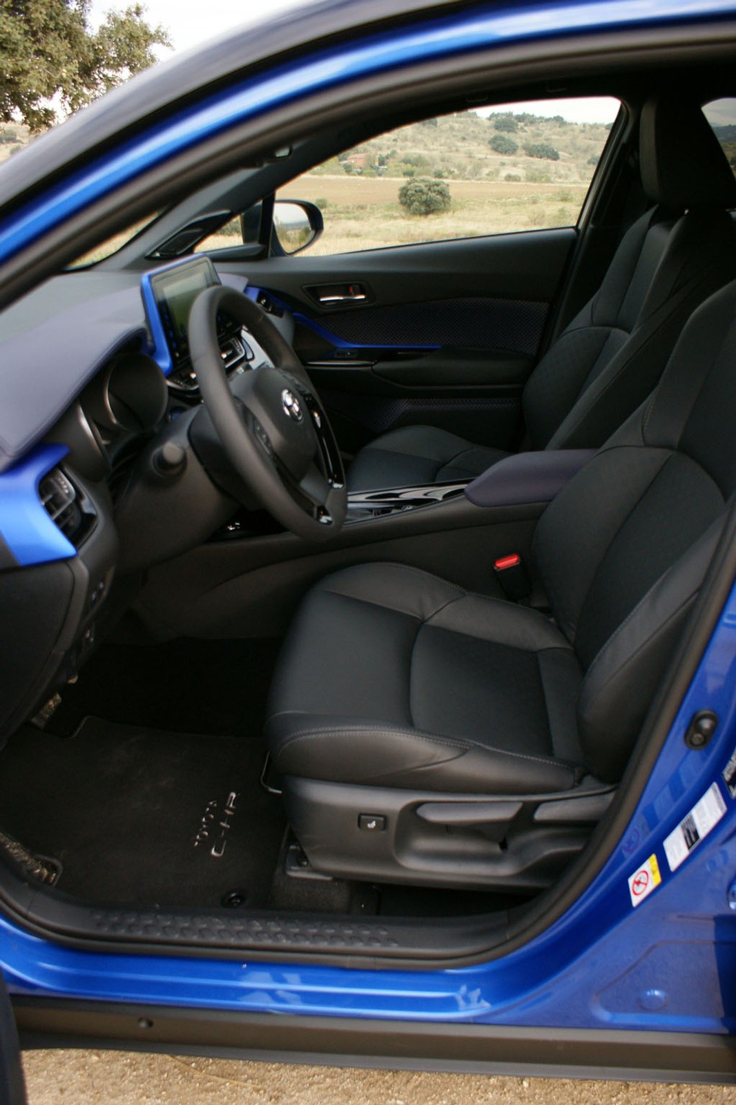 Toyota C-HRa - hybrydowy SUV w rozsądnej cenie