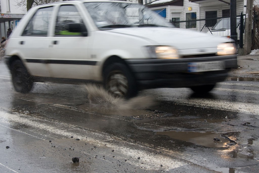 Sprawdź amortyzatory i trzymaj się nawierzchni!