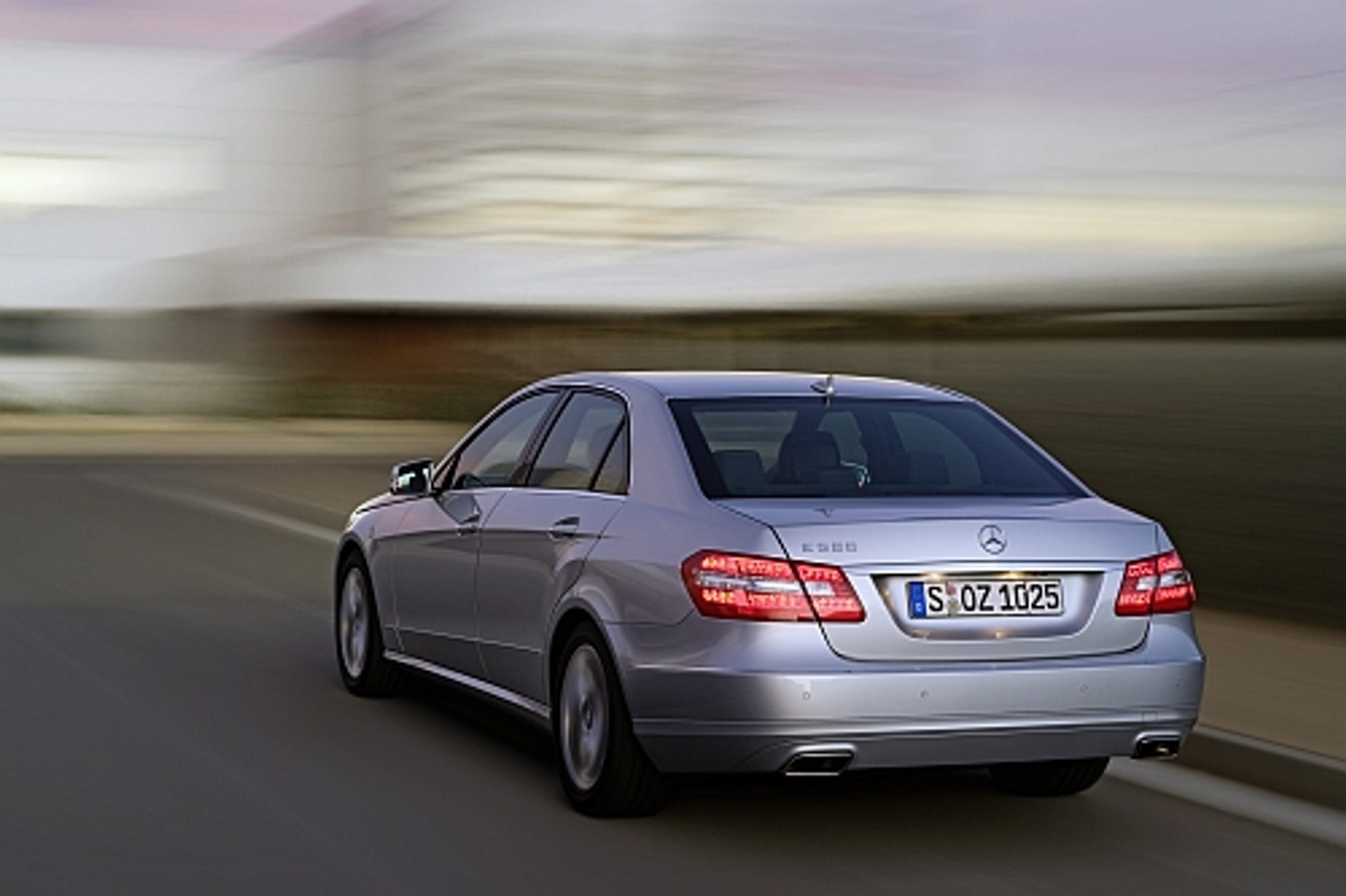 Nowy Mercedes Klasy E już w polskich salonach za 182 tys. zł