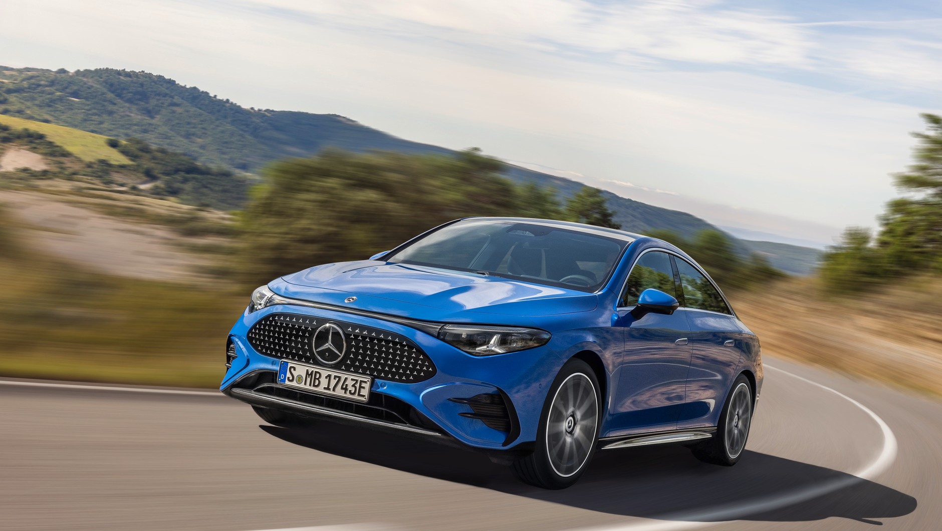 Mercedes CLA – wersja hybrydowa najnowszej generacji modelu ma silnik produkowany w Chinach przez Geely