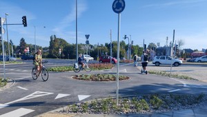 W Warszawie powstało rondo dla rowerów. Już je widzieliśmy i tłumaczymy, jak po nim jeździć