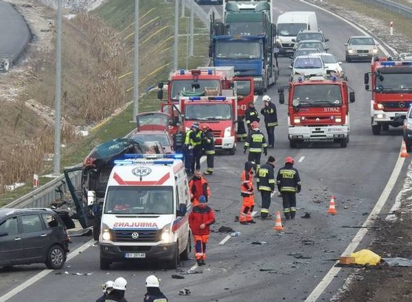 Dwaj kierowcy wysiedli na S8 i zginęli, ale winny... kierowca ciężarówki