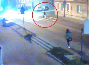 Przerażające potrącenie na przejściu dla pieszych. Policja apeluje o ostrożność [Nagranie]