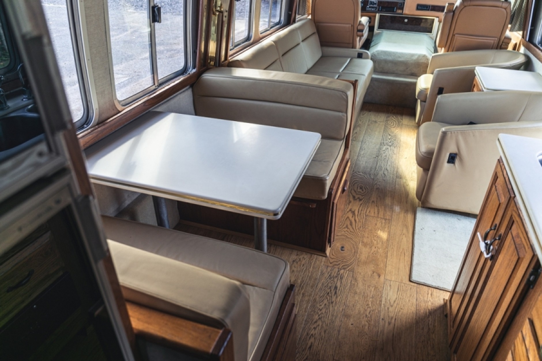 Airstream 350LE do kupienia na aukcji