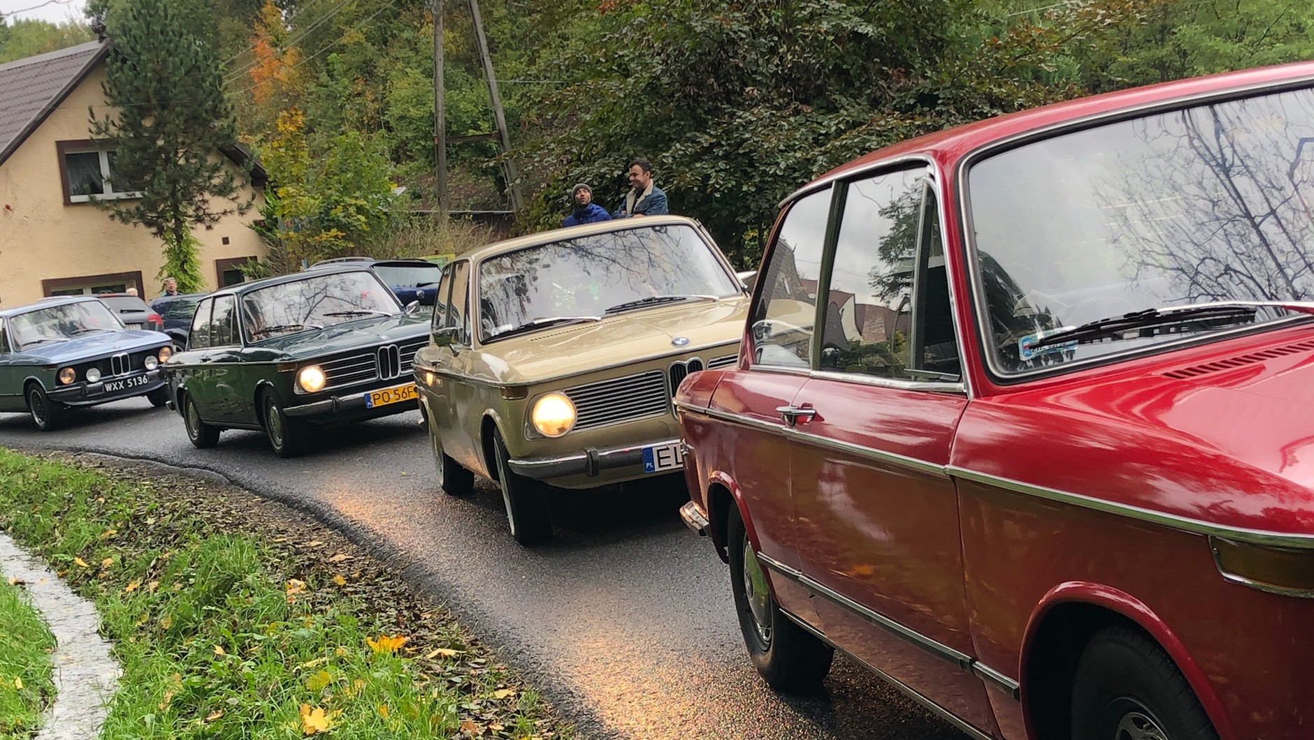 Kawalkada BMW 2002 w trakcie jednej z wypraw DriveStory