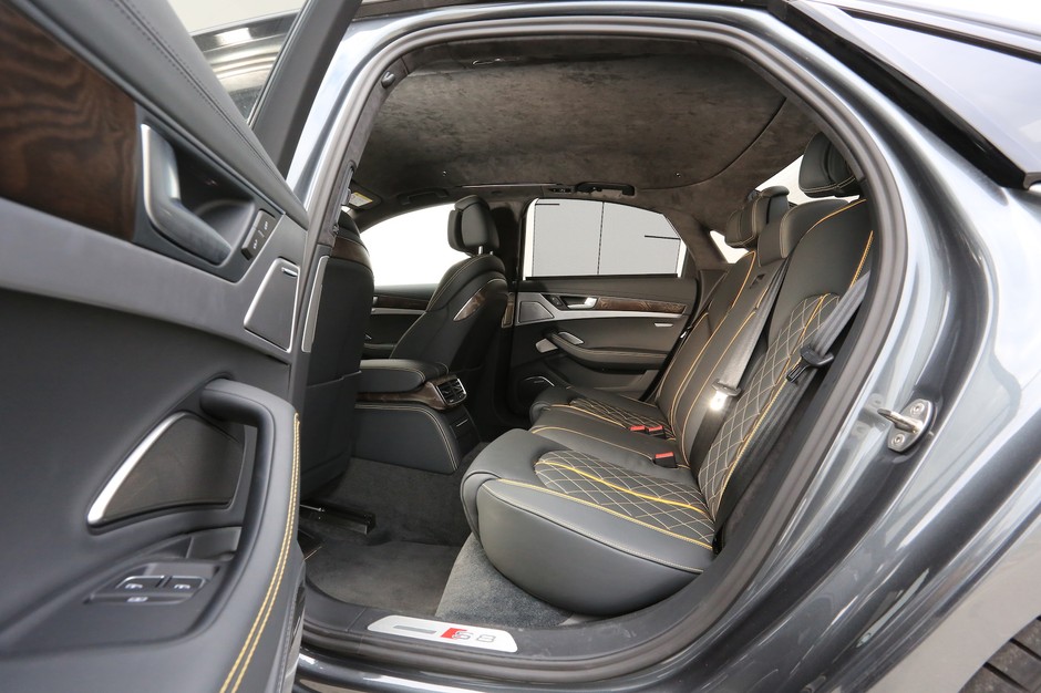 Audi S8 plus