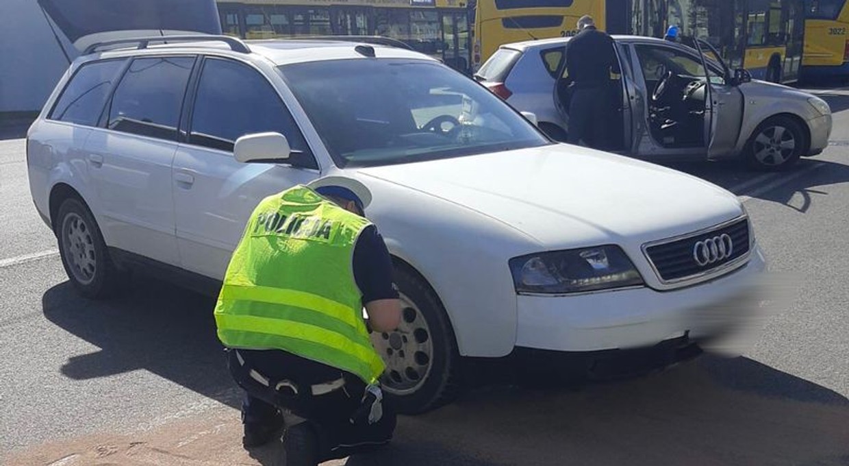 Uciekał przed policją. Miał we krwi "pół tablicy Mendelejewa" i zakaz prowadzenia pojazdów