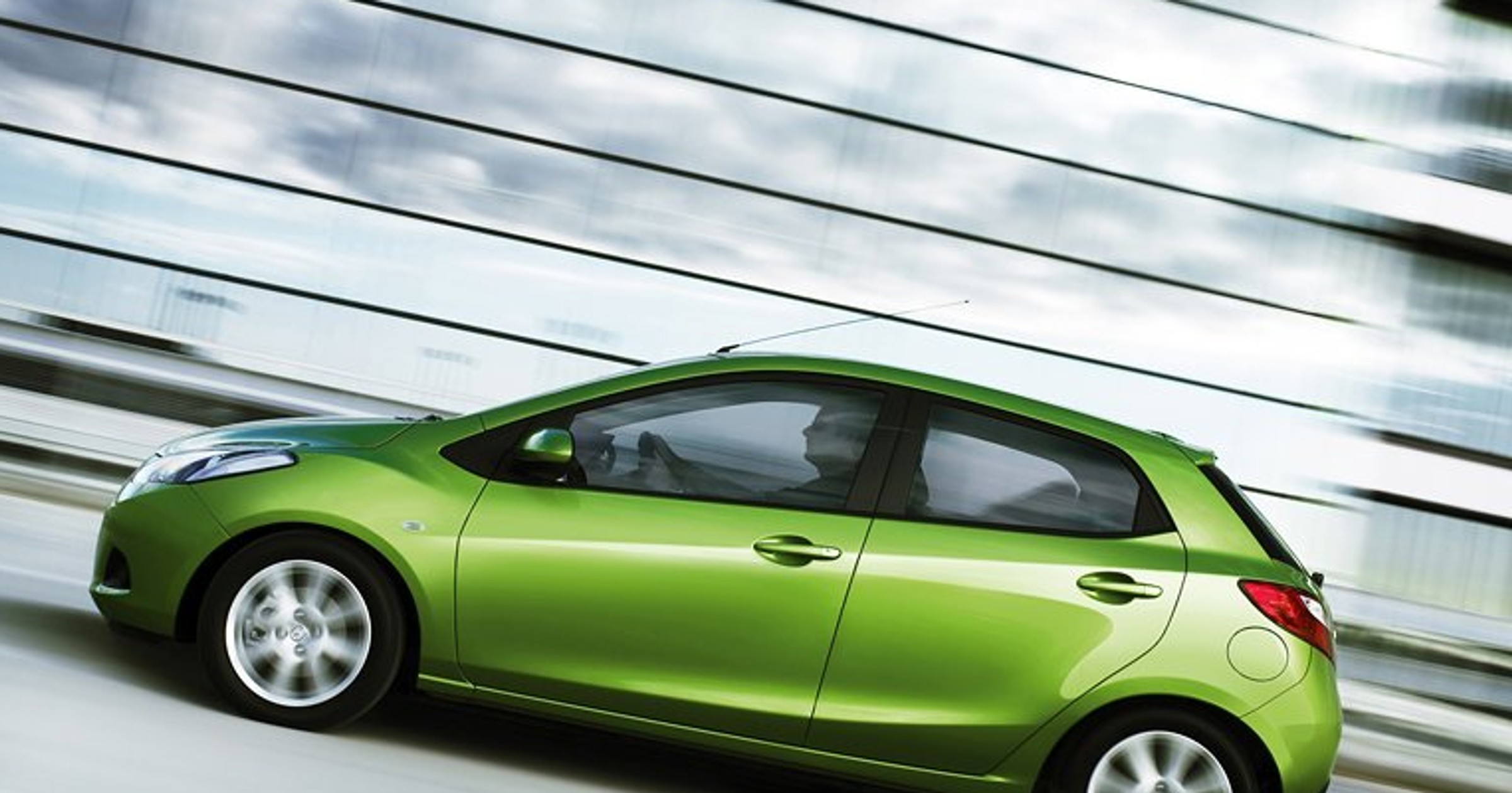 Nowa Mazda2 już w Genewie : pierwsze oficjalne zdjęcie