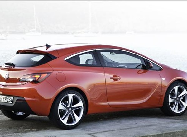 Astra GTC - Sportowy Opel z Polski