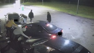 Pijany driftował BMW po stacji benzynowej. Wjechał w dziewięć osób [Zdjęcia]
