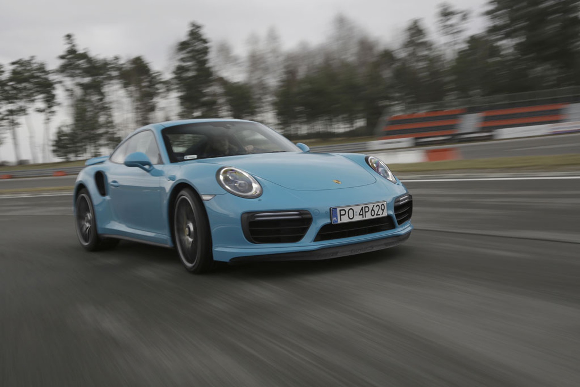 Porsche 911 Turbo S - bajeczne turbo w bajkowym kolorze