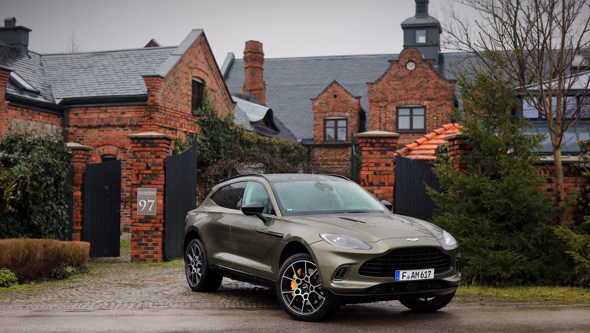 Aston Martin DBX - zdj. ilustracyjne