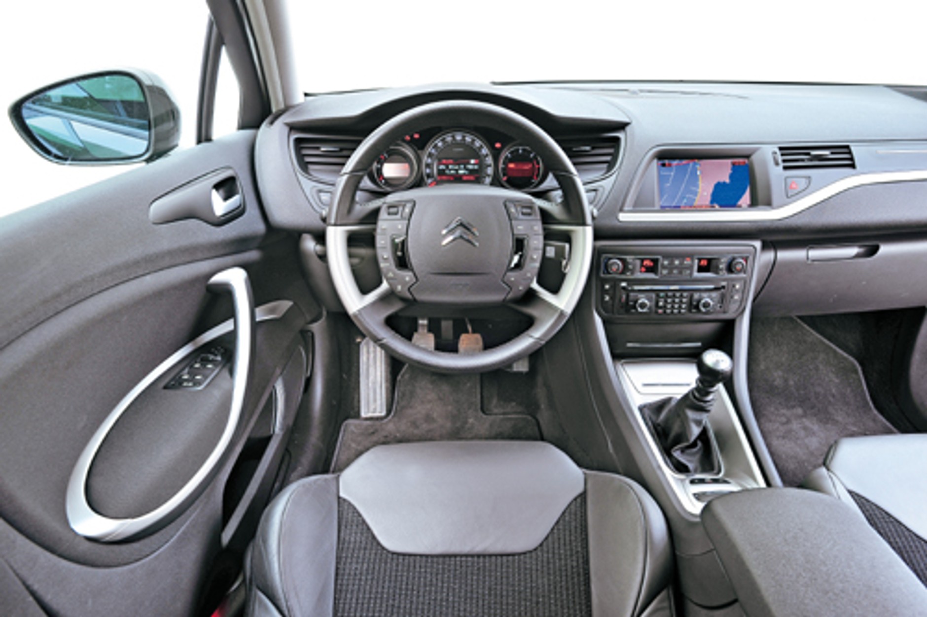 Opel Insignia kontra Honda Accord, VW Passat, Ford Mondeo i Citroen C5 - Oto piorunujące uderzenie Opla