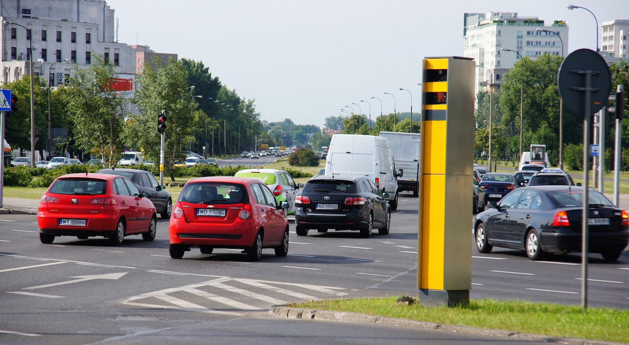 Warszawiacy jeżdżą coraz szybciej. Najgorzej jest na Puławskiej