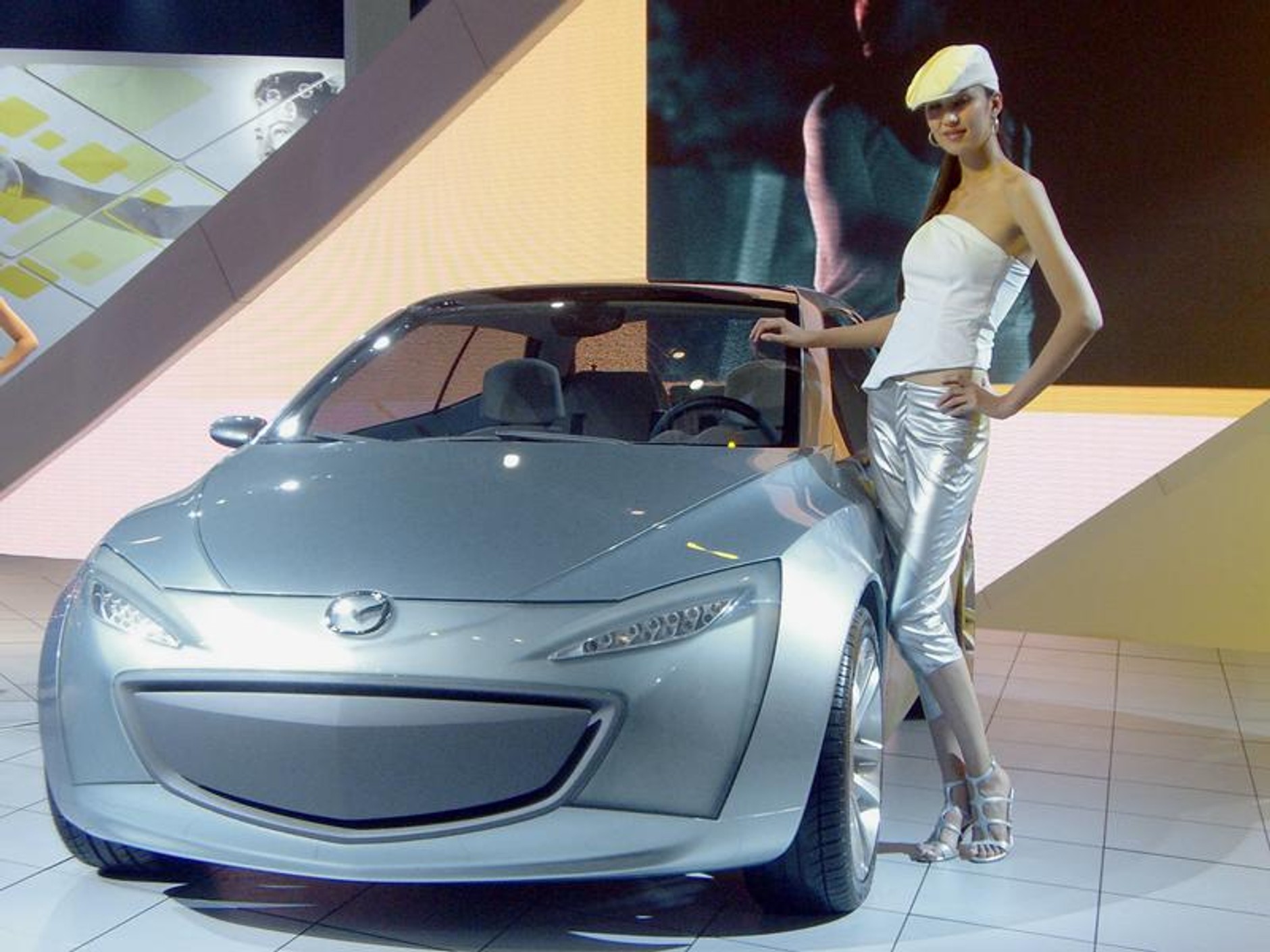 Pekin 2006 - fotogaleria z salonu oraz piękne modelki