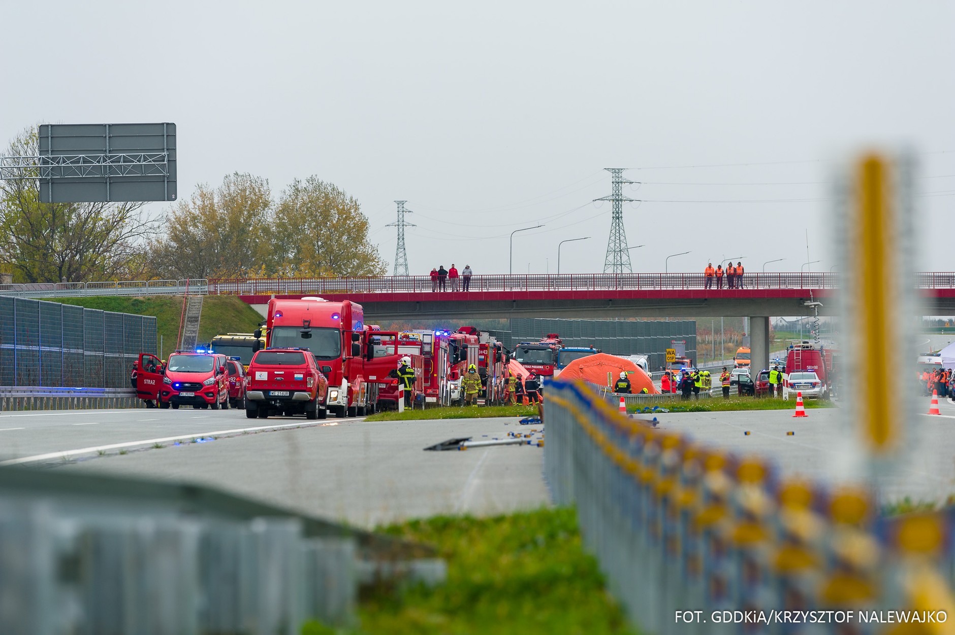Ćwiczenia służb ratowniczych na autostradzie