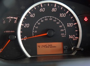 Przejechali małym Mitsubishi 666 tys. km w sześć lat
