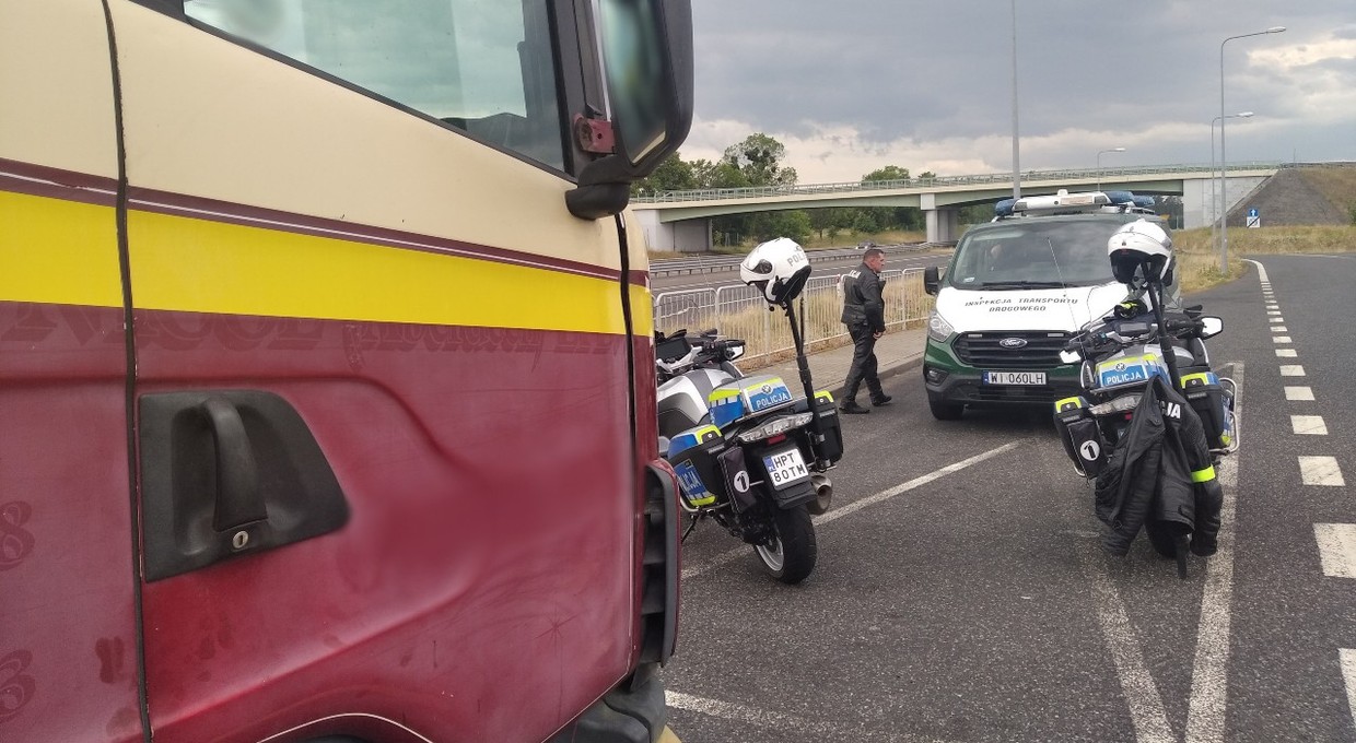Inspektorzy ITD zatrzymali kierowcę ciężarówki. Wódka na kolację, piwo podczas przerwy