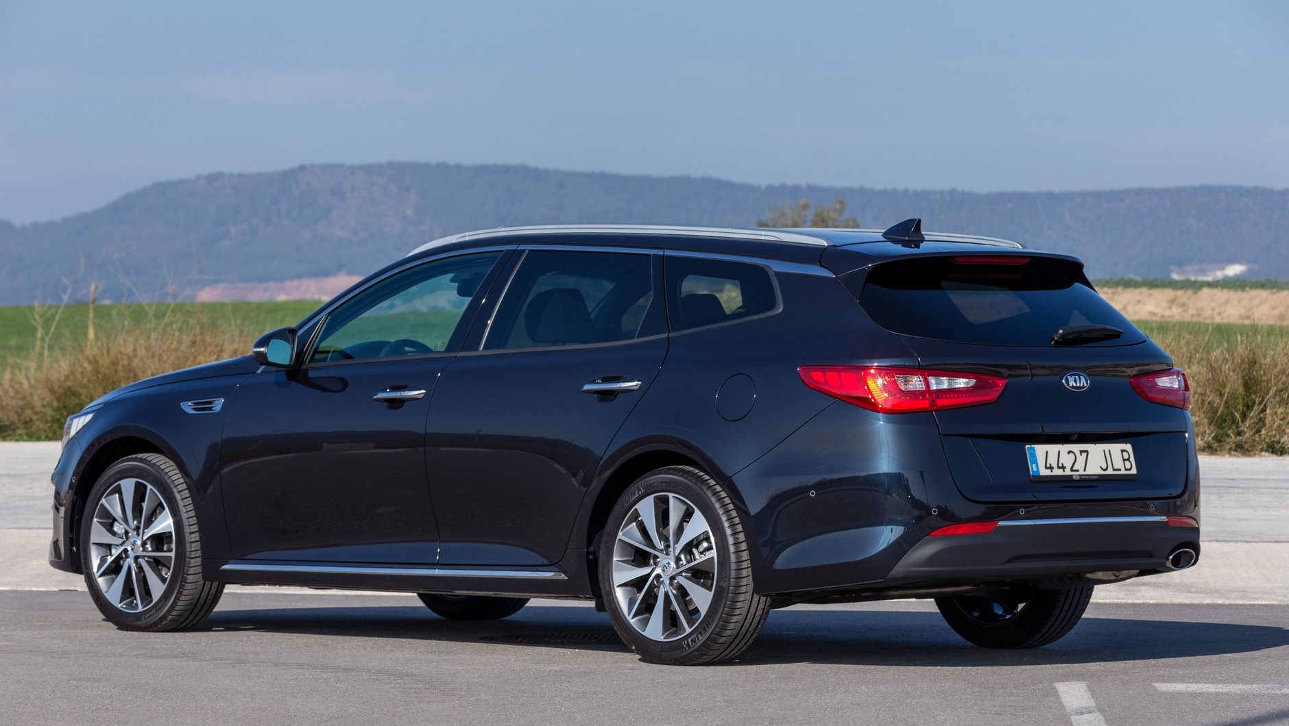 Kia Optima Kombi - jednym z atutów jest design nadwozia