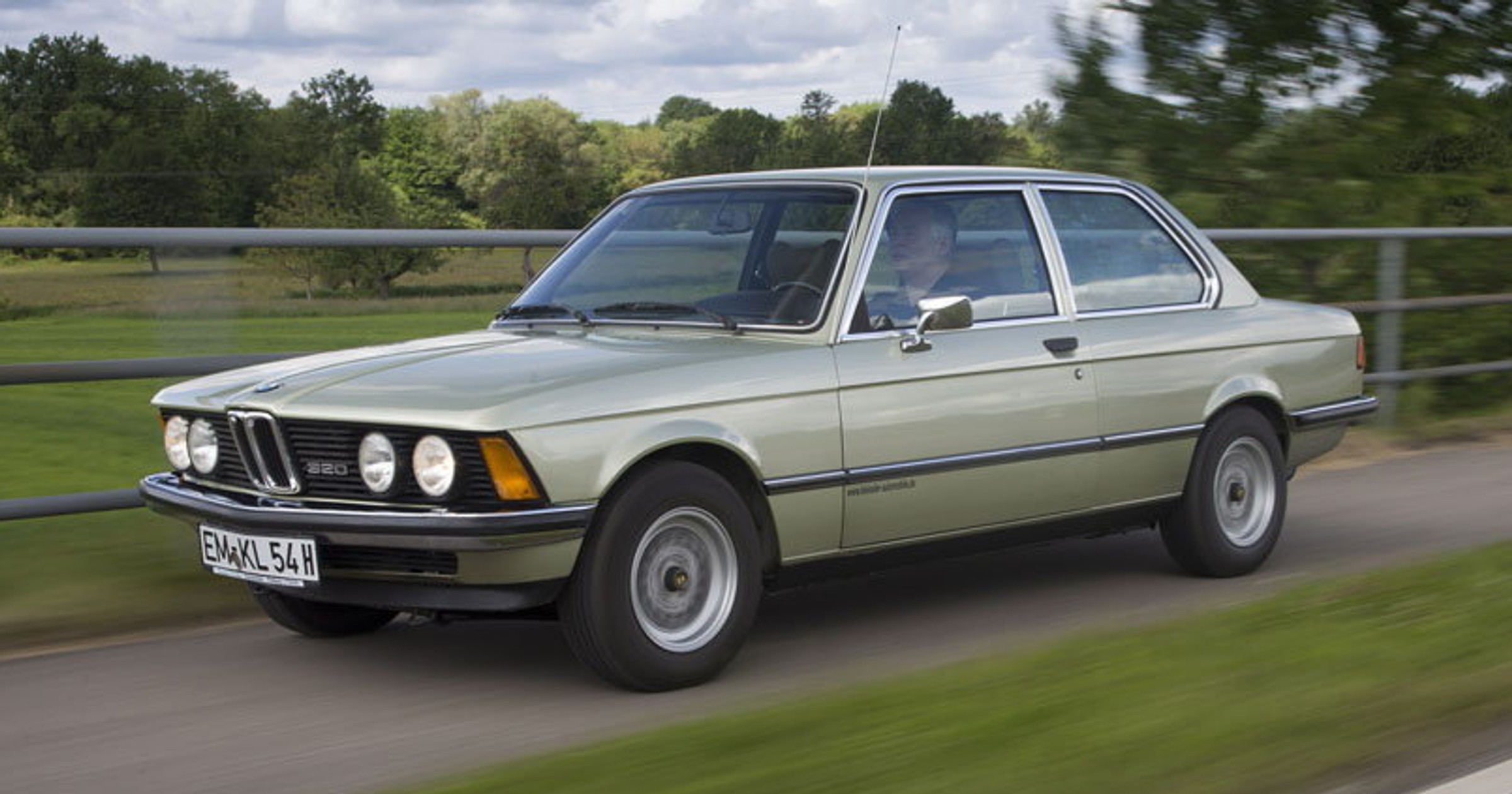Klasyk, który cię nie zrujnuje - BMW 320/6
