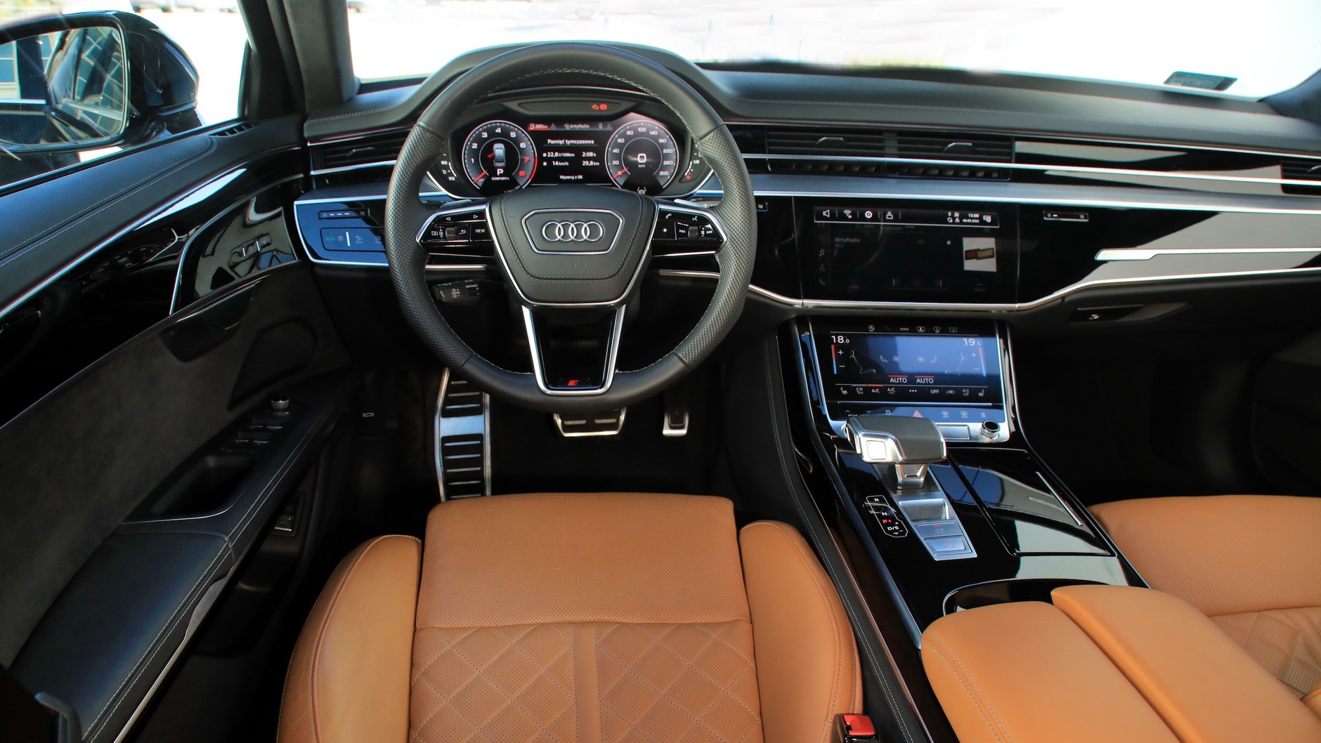 Audi A8 L 60 TFSI (2022 r.; D5)