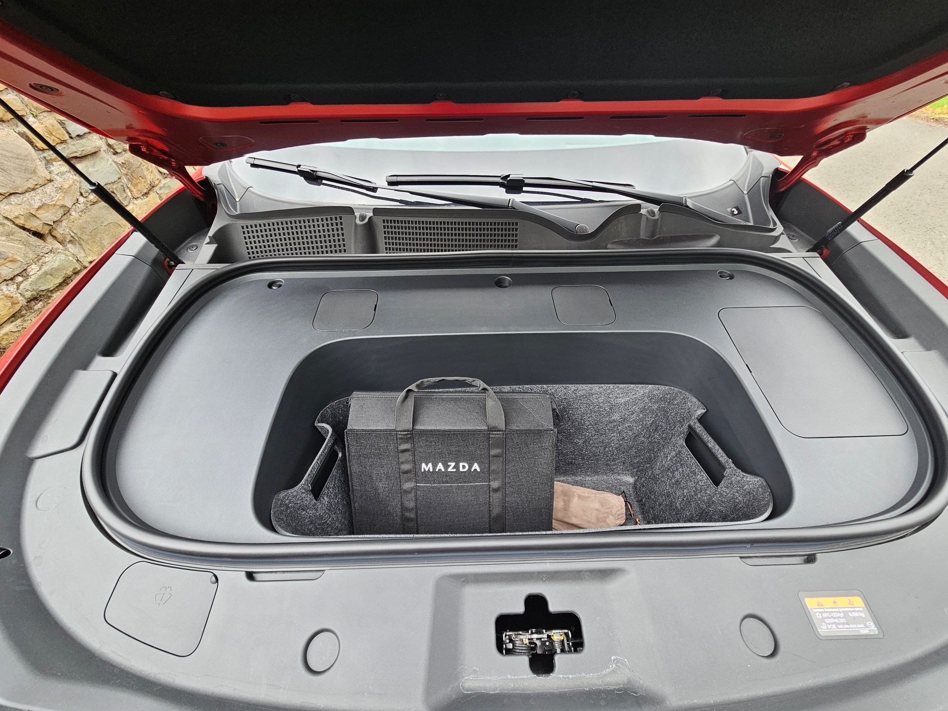Mazda CX-6e 