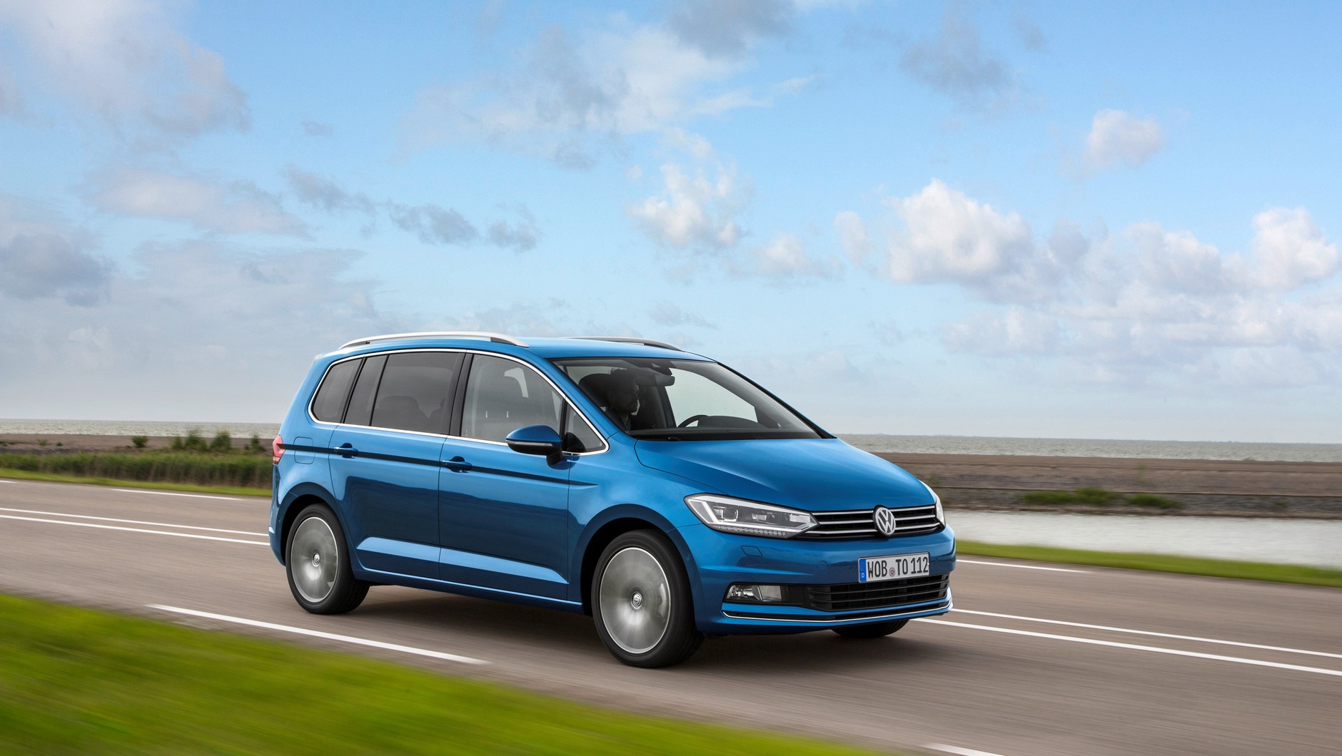 Volkswagen Touran: najlepiej sprzedający się minivan w Europie w 2021 r.