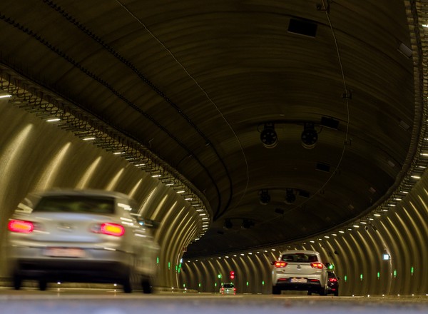 Będziesz jechał przez zakopiankę? Pamiętaj o zasadach w tunelu