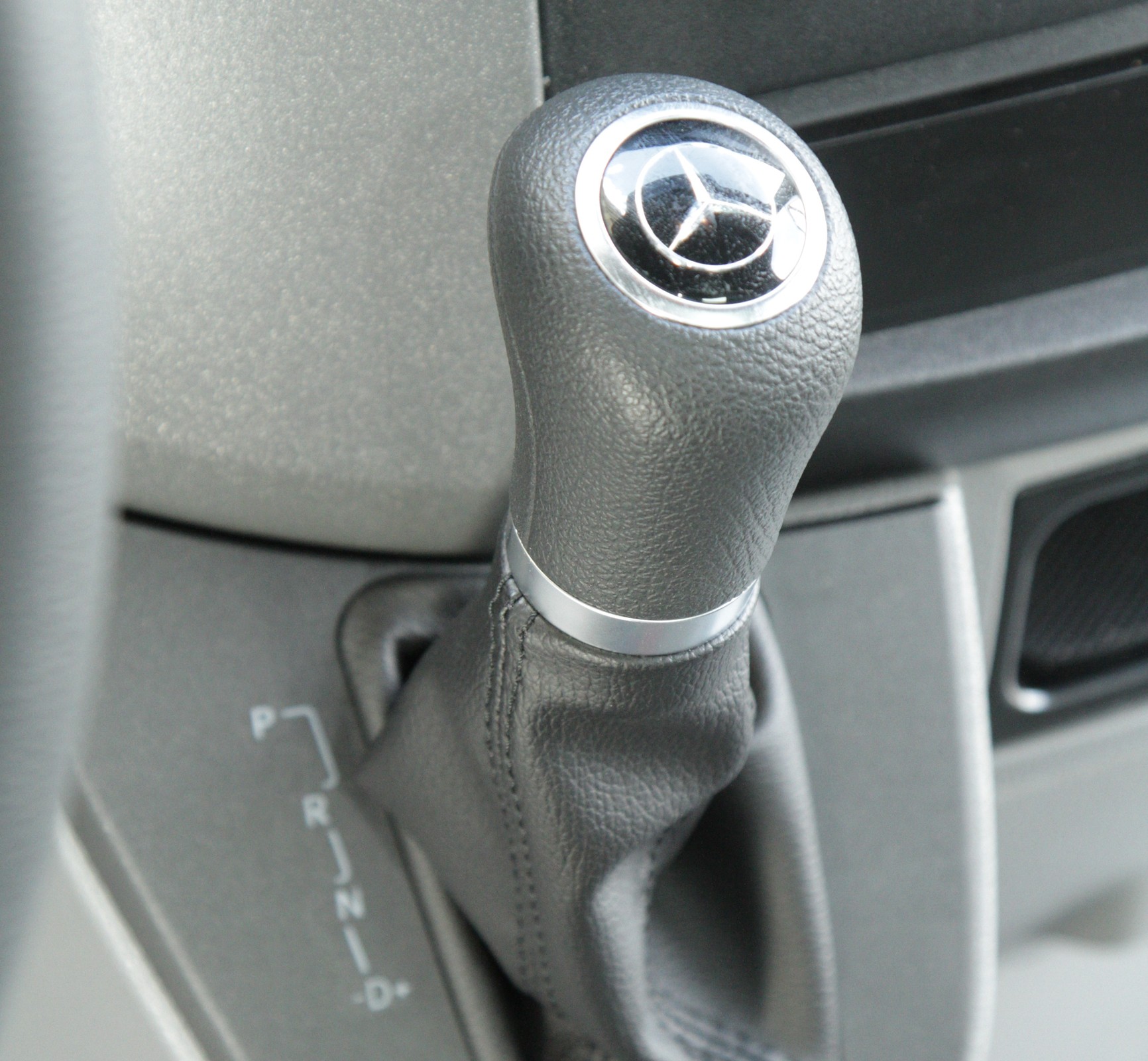 Wajcha skrzyni biegów w Mercedesie Sprinterze 313 CDI