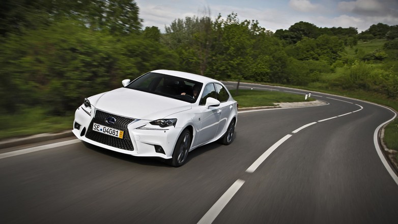 Pierwszy test nowego Lexusa IS 300h: hybryda zamiast diesla