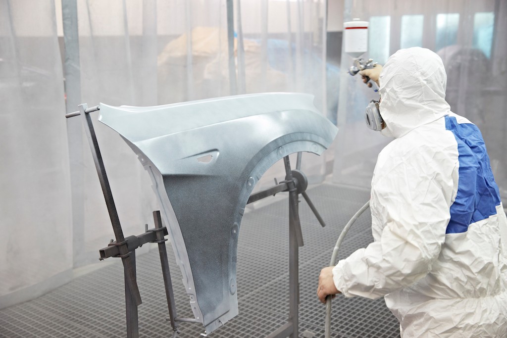 Lakierowanie błotnika samochodu