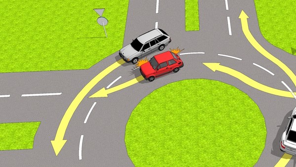 W takim przypadku pojazd jadący wewnętrznym pasem ruchu ustępuje pierwszeństwa pojazdowi jadącemu zewnętrznym pasem ronda