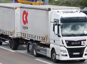 Tajemnicze litery i cyfry na ciężarówkach. Czy wiesz, co oznaczają?